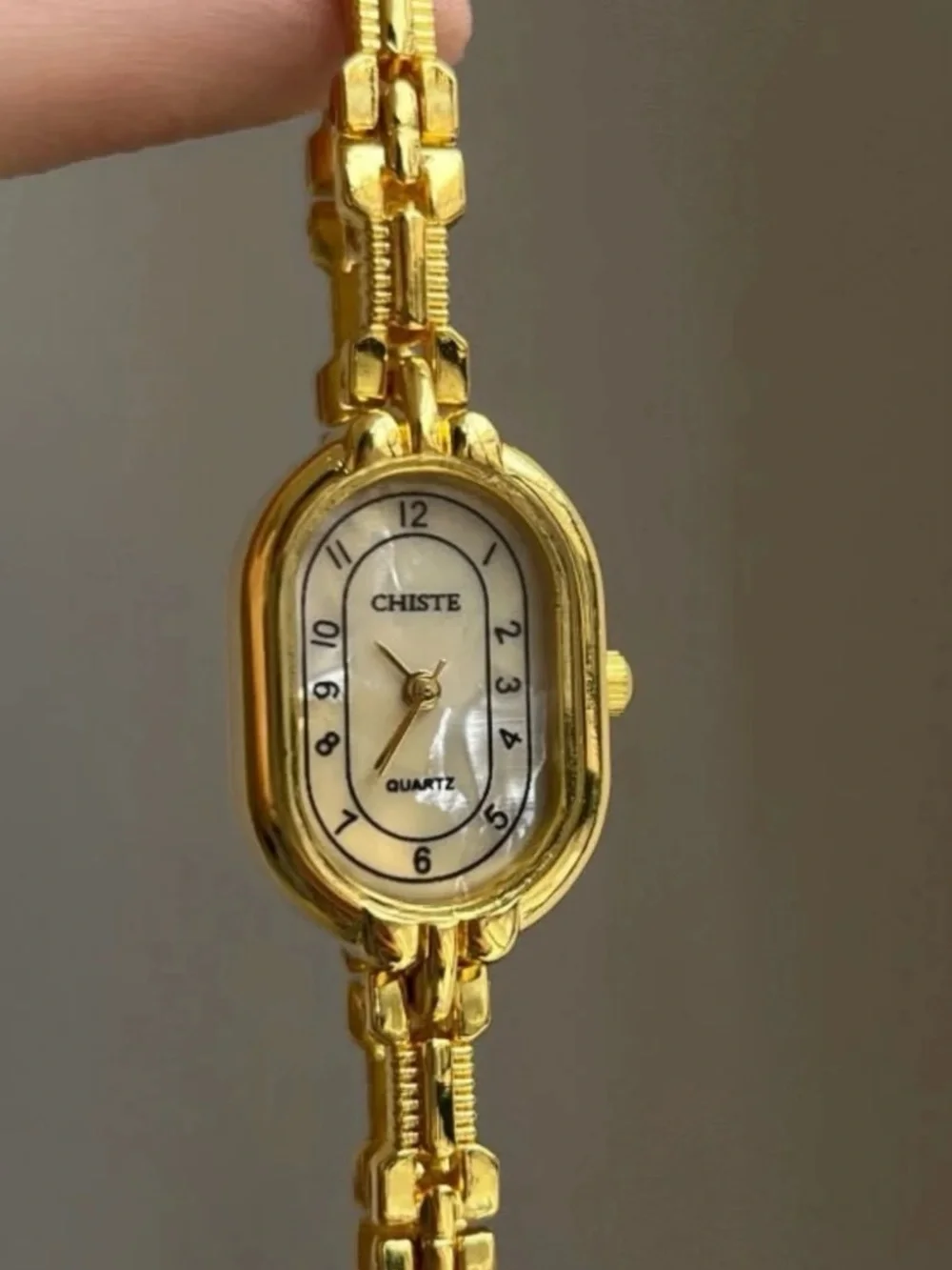 Chiste Quartz Gold-Tone Women's Oval vintage style look Bracelet Watch New